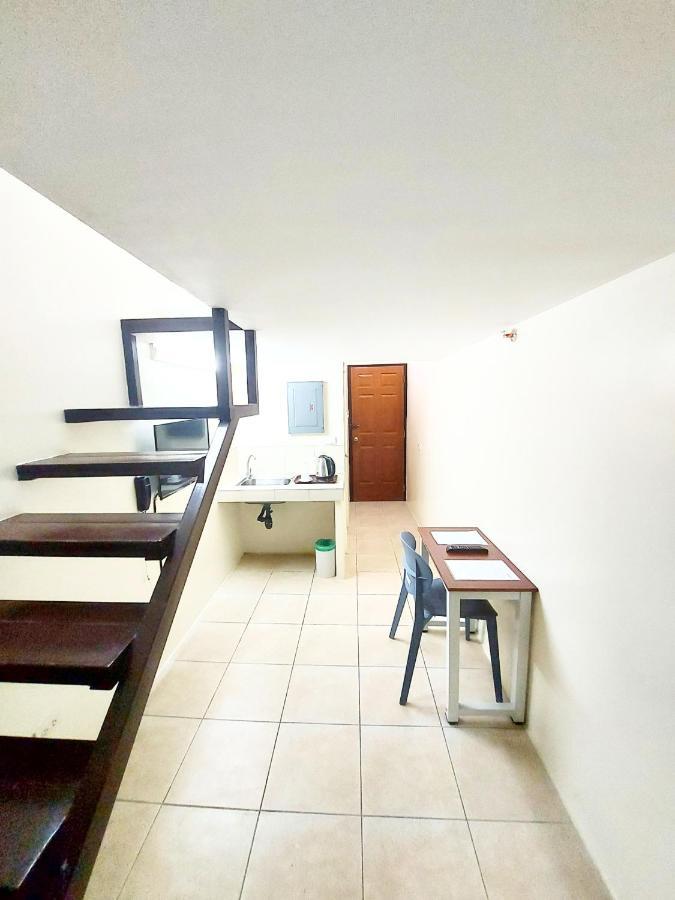 Airobedz Manila - A Value Hotel Экстерьер фото